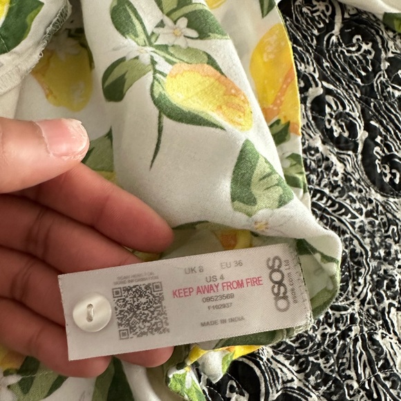 Lemon 🍋 Print Top - Picture 8 of 10